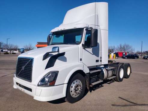 2015 Volvo VNL64T300 Day Cab Tractor 85095JS - - by for sale in Fond Du Lac, WI