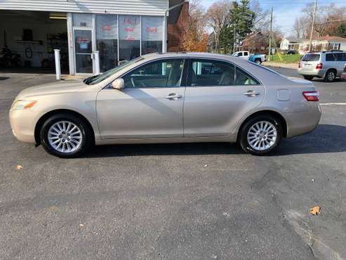 2007 TOYOTA CAMRY LE LEATHER AND MOON ROOF - cars & trucks - by... for sale in North Canton, OH