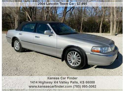 2004 LINCOLN TOWN CAR ***69,000 MILES***NO ACCIDENT LUXURY SEDAN... for sale in VALLLEY FALLS, KS