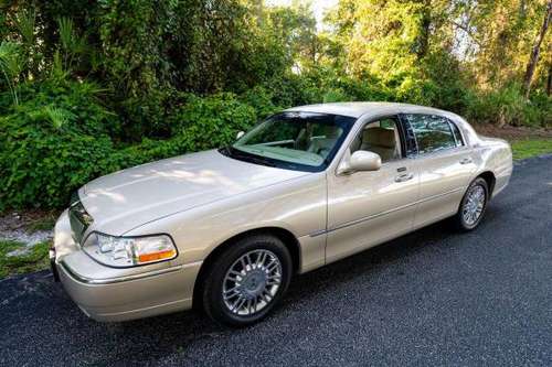 2008 Lincoln Town Car Signature Limited 4dr Sedan - CALL or TEXT... for sale in Sarasota, FL