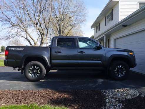 2017 Toyota Tacoma off road V6 for sale in Galesburg, IL