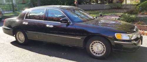 2000 Lincoln Town Car ( Executive Series ) for sale in Southington , CT