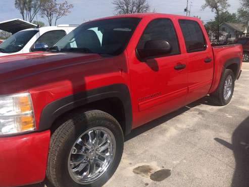 2010 Chevy Silverado - - by dealer - vehicle for sale in Fort Madison, IA