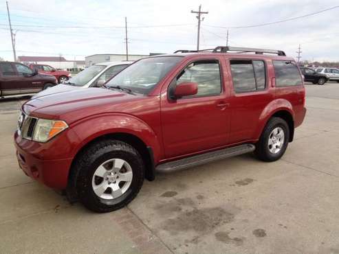 2005 Nissan Pathfinder XE 4WD 126kmiles 3rd-Row! - cars & trucks -... for sale in Marion, IA
