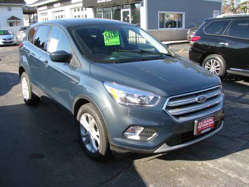 2019 Ford Escape Se - cars & trucks - by dealer - vehicle automotive... for sale in milwaukee, WI