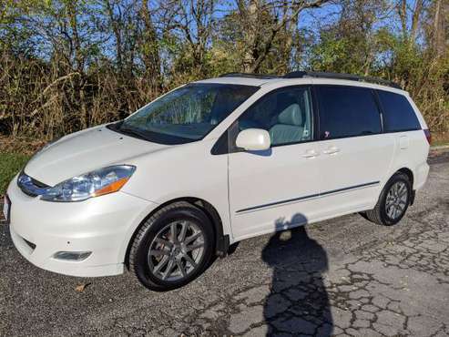 2010 Toyota Sienna XLE Limited**CLEAN** - cars & trucks - by owner -... for sale in Dayton, OH