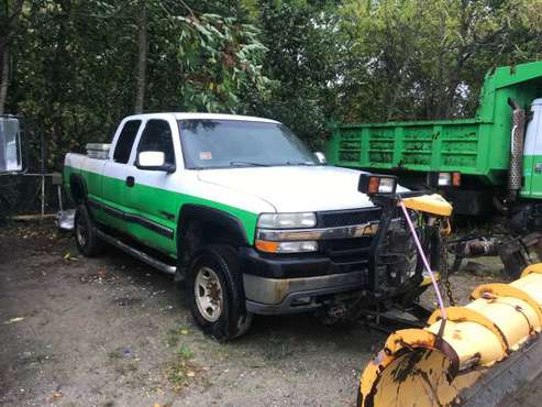 2001 2500hd duramax plow auto for sale in Warwick, RI