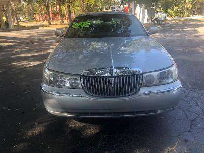 2001 LINCOLN TOWNCAR CARTIER - cars & trucks - by dealer - vehicle... for sale in Sarasota, FL