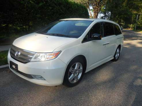 2013 HONDA ODYSSEY TOURING , WHITE / GRAY LOADED 56000 MILES - cars... for sale in Roslyn Heights, NY