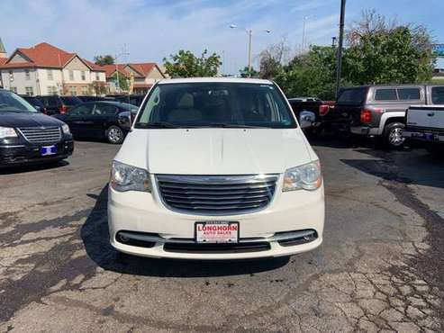 2012 Chrysler town and country TOURING l - cars & trucks - by dealer... for sale in milwaukee, WI