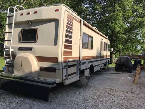 Country camper for sale in Le Claire, IA