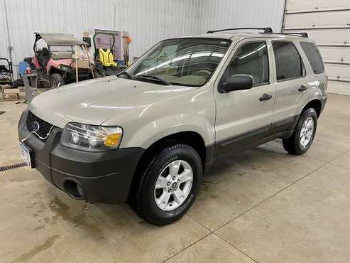 2005 Ford Escape XLT 4WD/72K Miles/2-Owner/Very Nice - cars & for sale in South Haven, MN