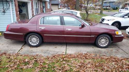 1998 Linclon Town Car - cars & trucks - by owner - vehicle... for sale in Cherry Hill, NJ