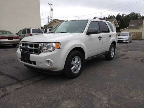 2010 Ford Escape: Four Door, Automatic, Runs and Looks Nice. - cars... for sale in Wichita, KS