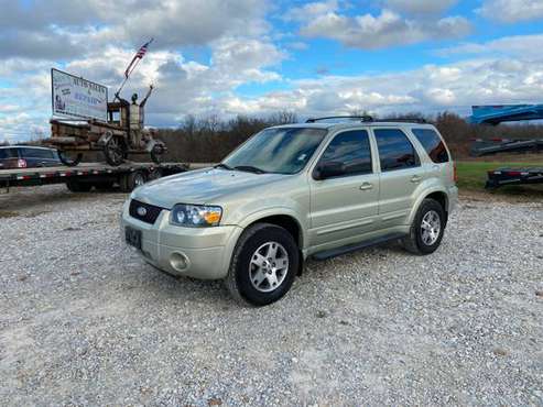 2005 FORD ESCAPE LIMITED 4WD - cars & trucks - by dealer - vehicle... for sale in New Bloomfield, MO