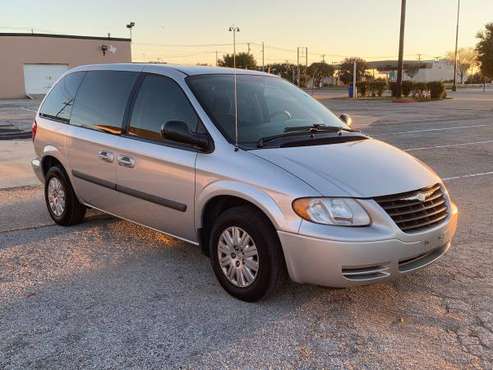 2005 Chrysler town and country - cars & trucks - by dealer - vehicle... for sale in Arlington, TX