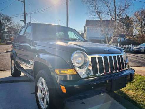 2007 JEEP LIBERTY 4WD *CLEAN HISTORY / TITLE* - cars & trucks - by... for sale in Hicksville, NY