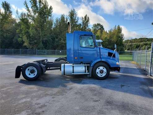 06 Volvo daycab tractor - cars & trucks - by owner - vehicle... for sale in Montgomery, AL