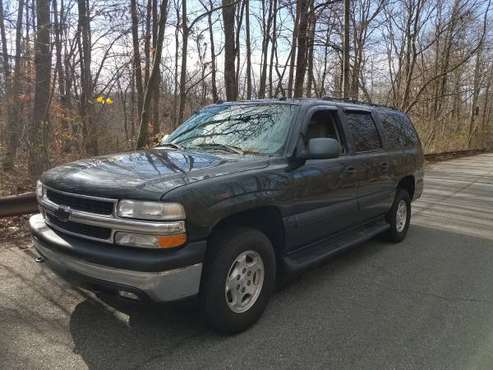 2004 Chevrolet Suburban. 8 passenger.4x4 - cars & trucks - by owner... for sale in STATEN ISLAND, NY