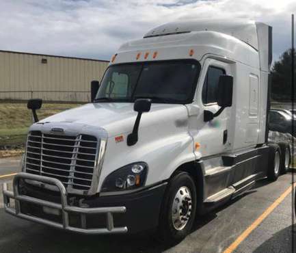 2014 Freightliner Cascadia Double Bunk/ Detroit DD15 (455HP) - cars... for sale in Zion, IL
