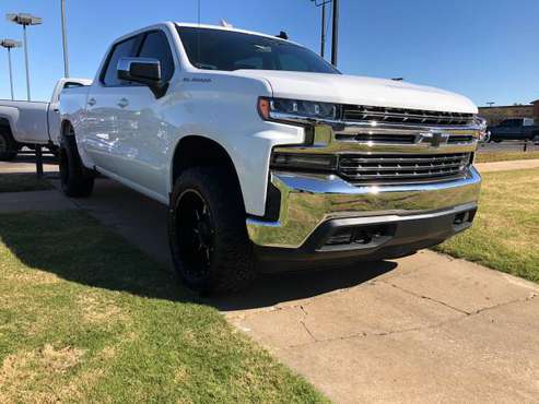 2019 CHEVY SILVERADO CREWCAB SHORTBED! LIFTED TRUCK! SUPER LOW MILES!! for sale in Wichita Falls, TX