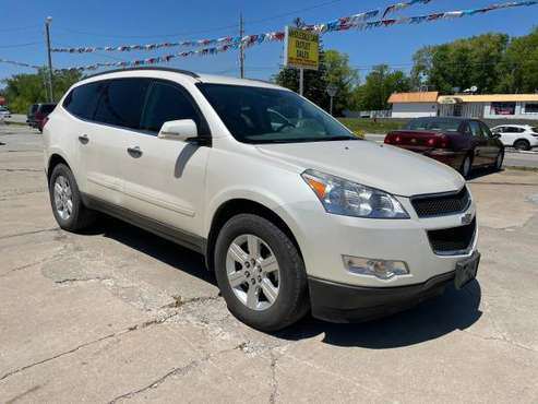 2011 CHEVROLET TRAVERSE AWD 4D SUV 1LT - - by dealer for sale in Kansas City, MO