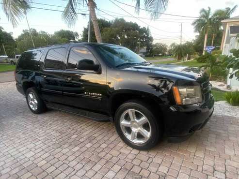 2010 CHEVY SUBURBAN - cars & trucks - by owner - vehicle automotive... for sale in SAINT PETERSBURG, FL