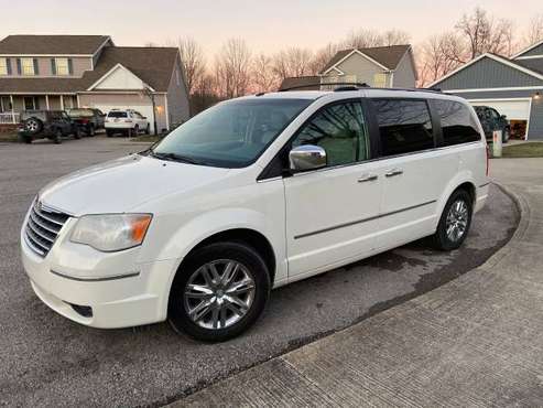 New transmission! Clean! 08 Town and Country Limited for sale in Spencer, IN