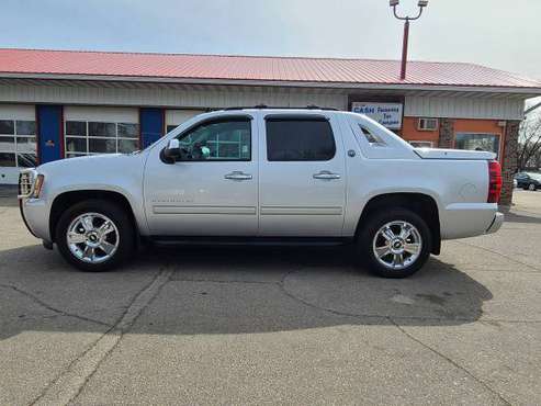 2013 Chevrolet Avalanche Black Diamond 4x4 Crew Cab - cars & for sale in Grand Forks, ND