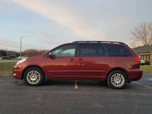 2008 Toyota Sienna XLE loaded - cars & trucks - by dealer - vehicle... for sale in Crystal Lake, IL