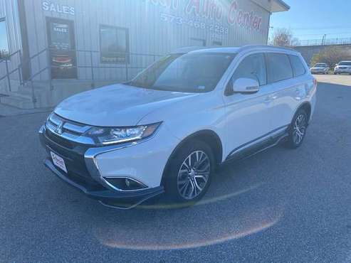 2017 Mitsubishi Outlaner SEL AWD ONLY 18,XXX MILES - cars & trucks -... for sale in Sullivan, MO