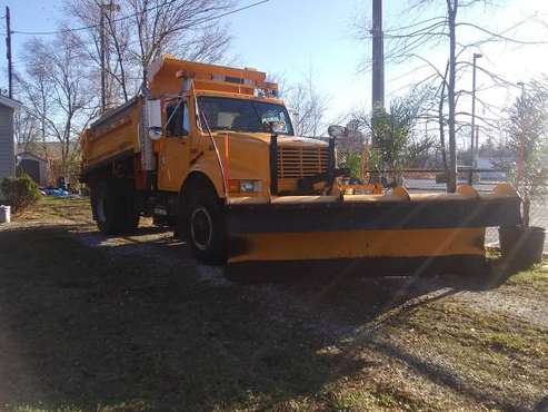 Dump Plow Truck, Salt Spreader,Diesel DT466,58K... for sale in Midlothian, IL