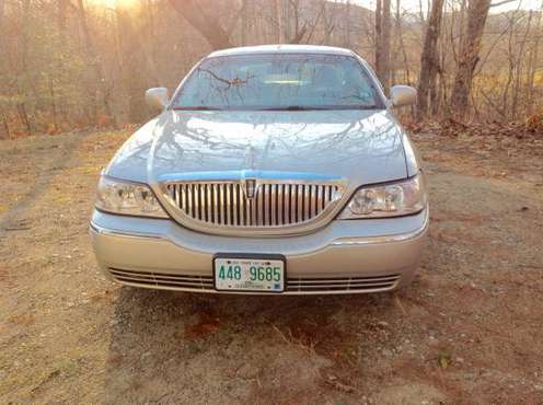 2007 Lincoln Town Car - cars & trucks - by owner - vehicle... for sale in Hebron, NH