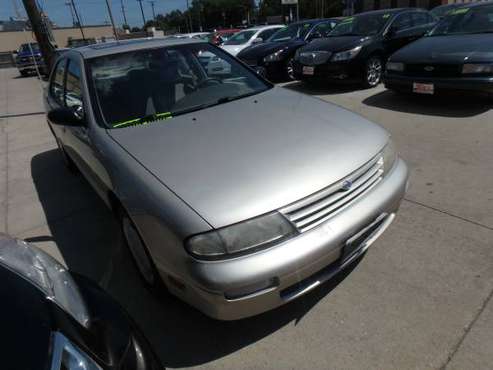 1995 Nissan Altima GXE Silver for sale in Des Moines, IA