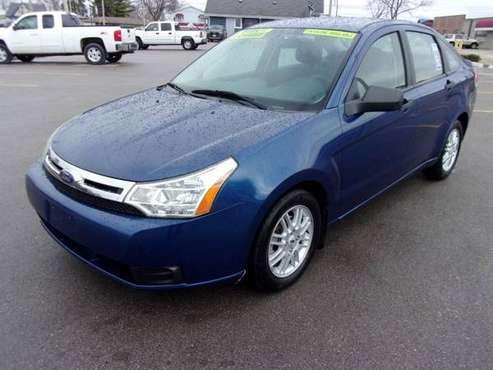 2009 Ford Focus SE 4dr Sedan - - by dealer - vehicle for sale in Waukesha, WI