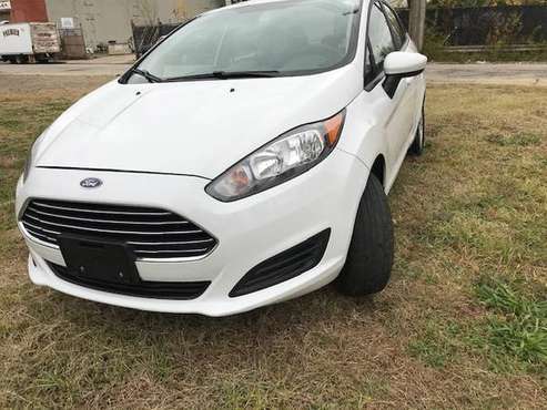 2018 FORD FIESTA SE super clean, priced low to sell for sale in Cleveland, PA