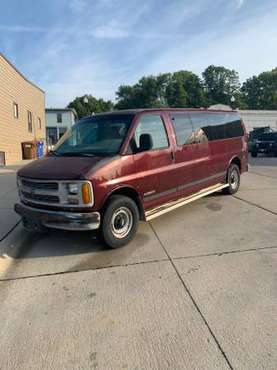 2000 Chevy 15 Passenger Van for sale in Bennington, NE