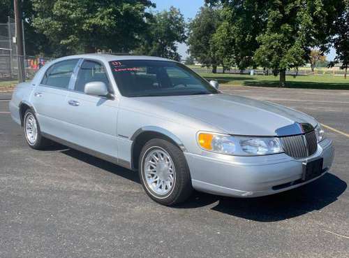 2001 Lincoln Town Car Signature Series for sale in Bassett, MO