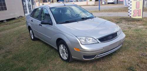 2005 Ford Focus ZX4 - cars & trucks - by owner - vehicle automotive... for sale in Edinburg, TX