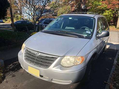 2006 Chrysler Town & Country - cars & trucks - by owner - vehicle... for sale in Navesink, NJ