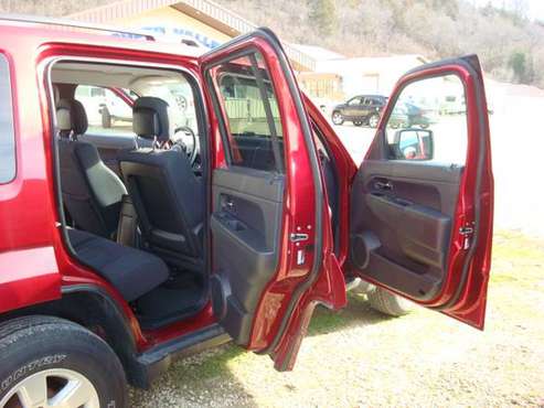 2011Jeep Liberty 4x4 - cars & trucks - by dealer - vehicle... for sale in Dubuque, IA