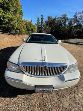 Lincoln Town Car - cars & trucks - by owner - vehicle automotive sale for sale in La Mesa, CA