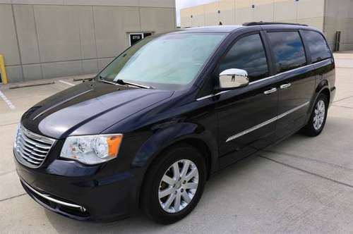 ✨2011 Chrysler Town & Country Touring L✨ - cars & trucks - by dealer... for sale in TAMPA, FL
