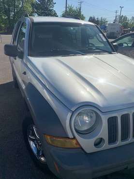 2005 JEEP LIBERTY - - by dealer - vehicle automotive for sale in Hubbard, OR