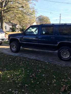 1999 GMC suburban - cars & trucks - by owner - vehicle automotive sale for sale in Chesapeake , VA