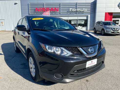 ~~~~~~~ 2019 Nissan Rogue Sport S SUV ~~~~~~~ - cars & trucks - by... for sale in BERLIN, VT