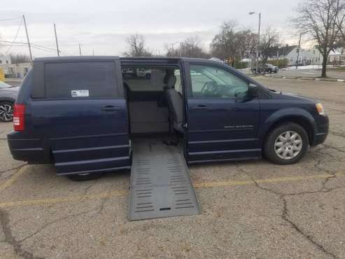 2008 chrysler town and country handicap van automatic ramp - cars &... for sale in Columbus, OH