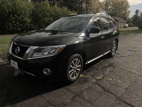 2015 Nissan Pathfinder SV loaded up 45k miles like new shape AWD for sale in Duiuth, MN