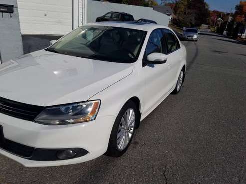 2011 VW JETTA SEL - cars & trucks - by owner - vehicle automotive sale for sale in Worcester, MA