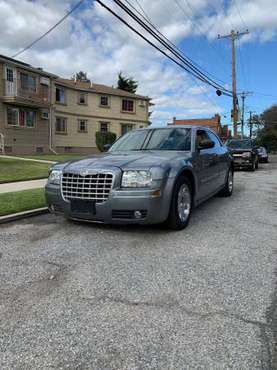 2006 Chrysler 300 Limited 3.5L RWD Navigation Leather And Sunroof! for sale in Springfield Gardens, NY